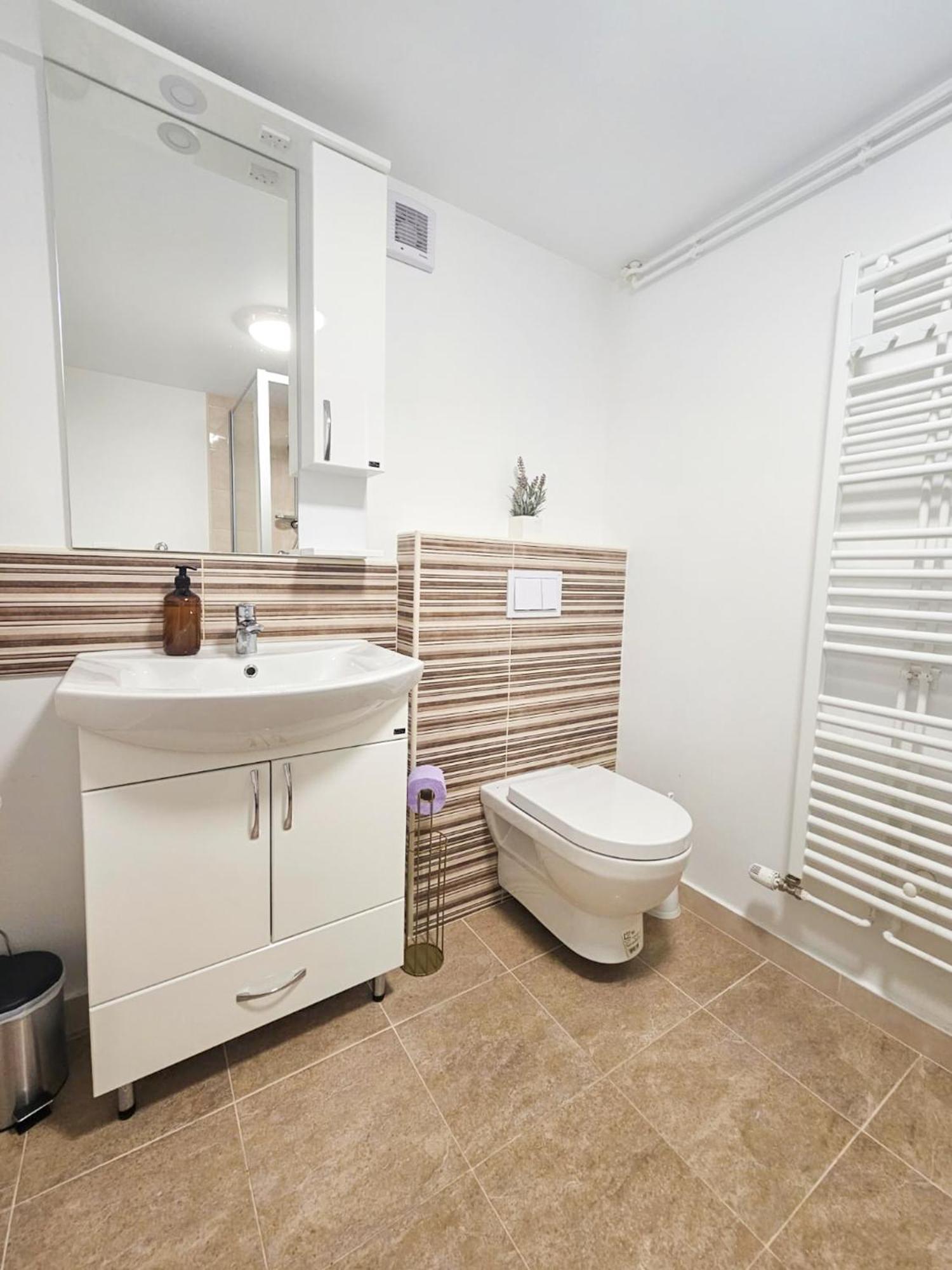 Central Park Apartments Копривница Екстериор снимка